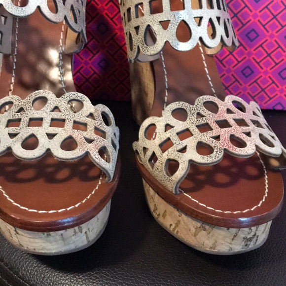 COPY - Tory Burch Wedge Sandal - Picture 4 of 8